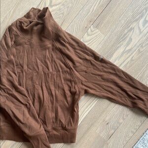 Alo Cropped Brown Long Sleeve Top